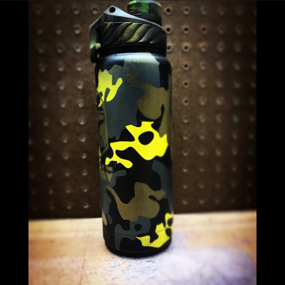 Custom Cerakote thermos Mandalorian Mashup - Picture 2 of 4
